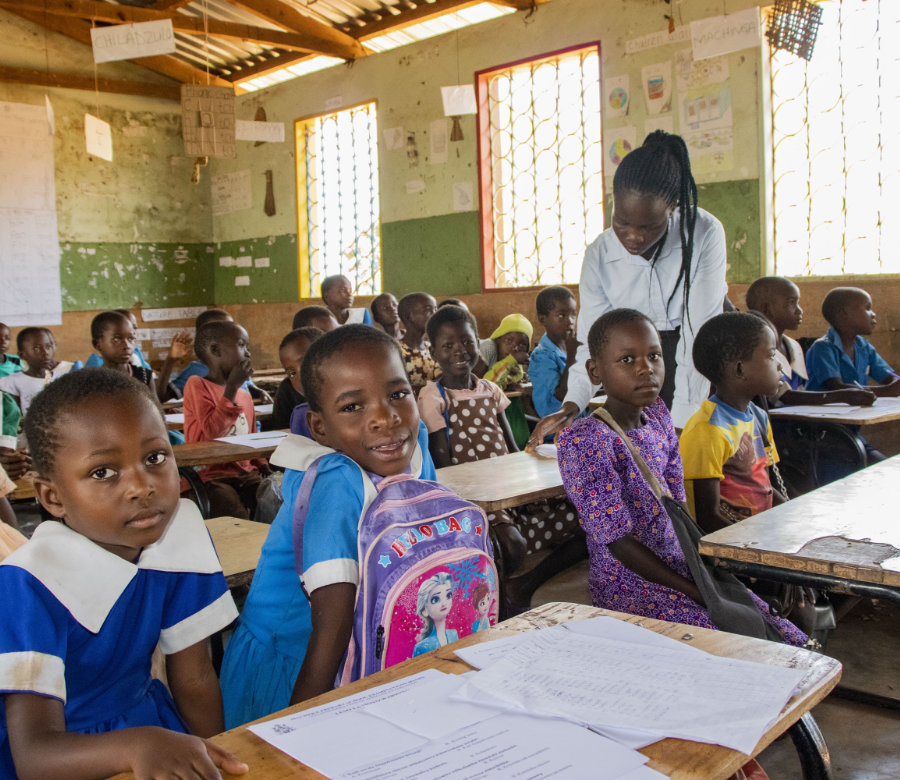 400 primary schools is a network of graduated teachers from DAPP Teacher Training Colleges in Malawi
